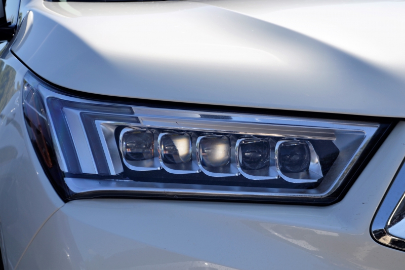 automobile-LE CANNET-min_acura-headlamp-2834131